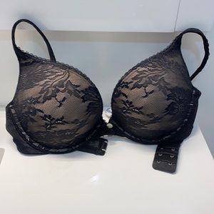 Beautiful push up bra sz D34 Victoria secret brand